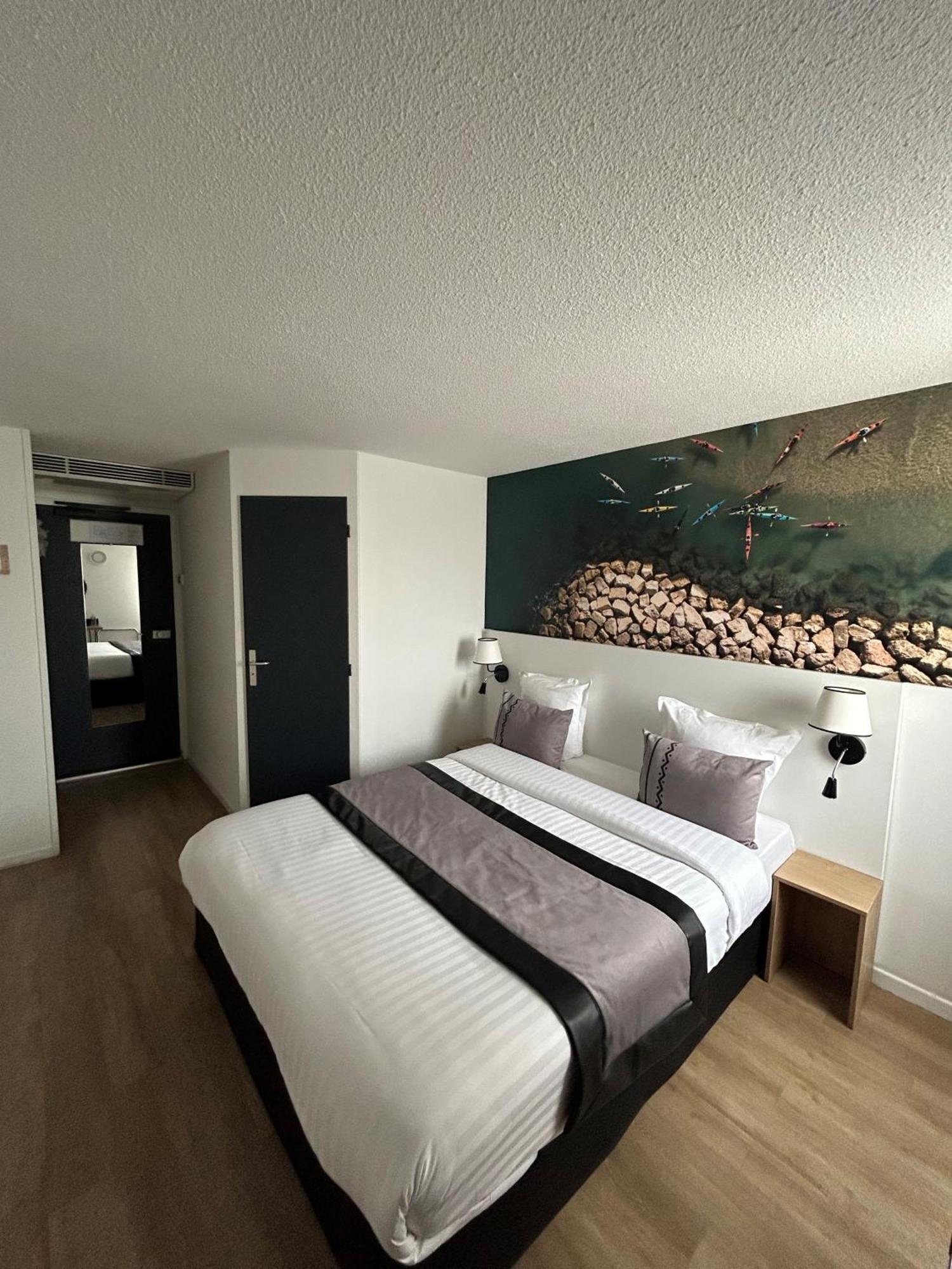 Logis Cris Hotel Et Restaurant, Lyon Sud-Est Corbas Exterior photo