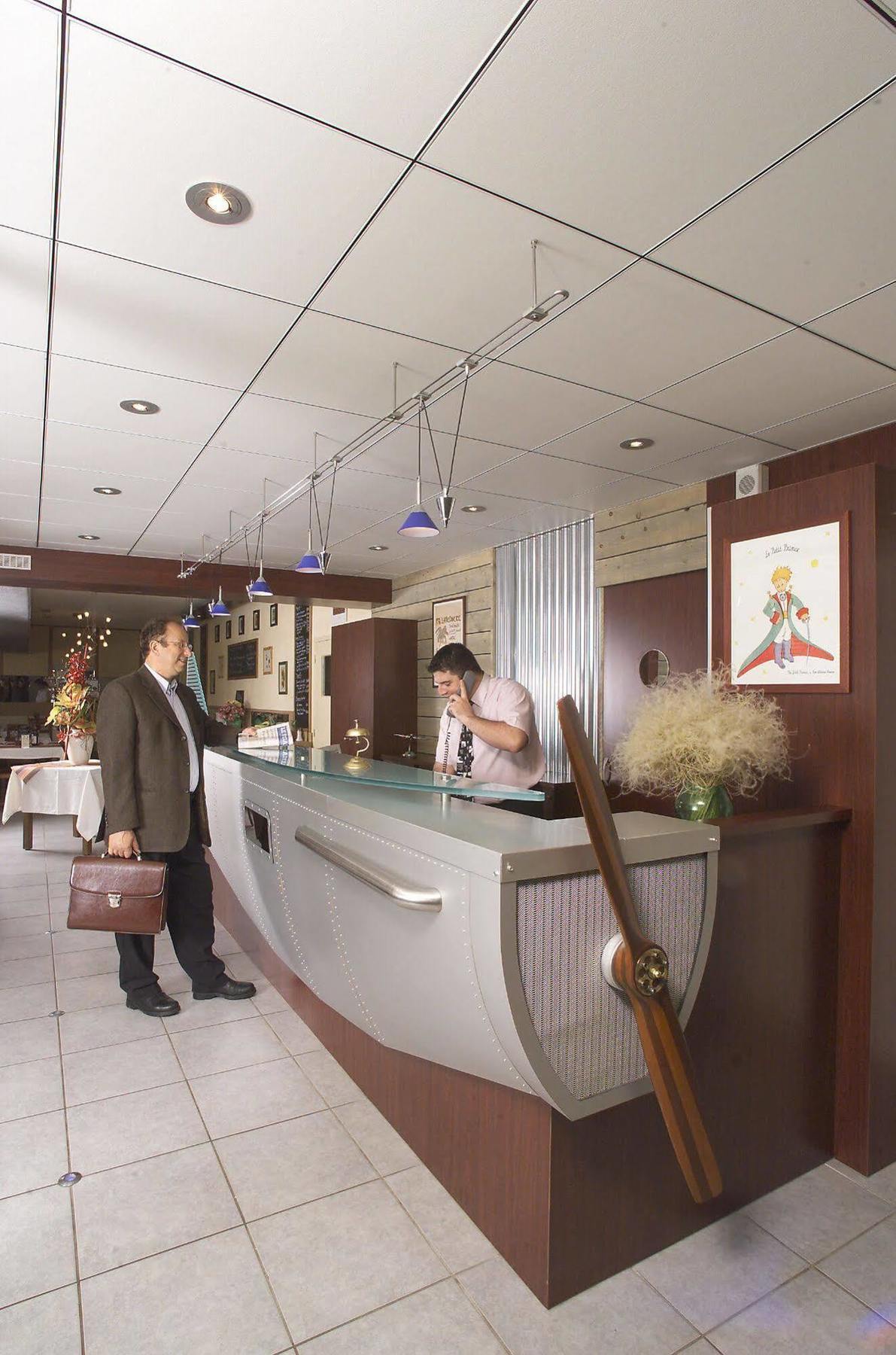 Logis Cris Hotel Et Restaurant, Lyon Sud-Est Corbas Exterior photo