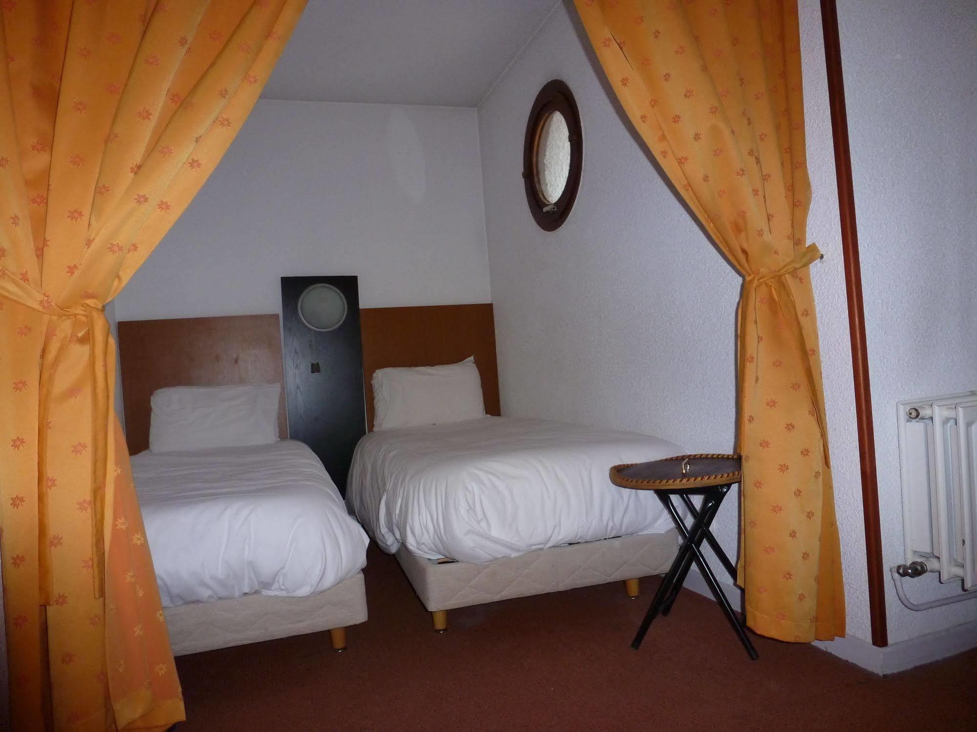 Logis Cris Hotel Et Restaurant, Lyon Sud-Est Corbas Exterior photo